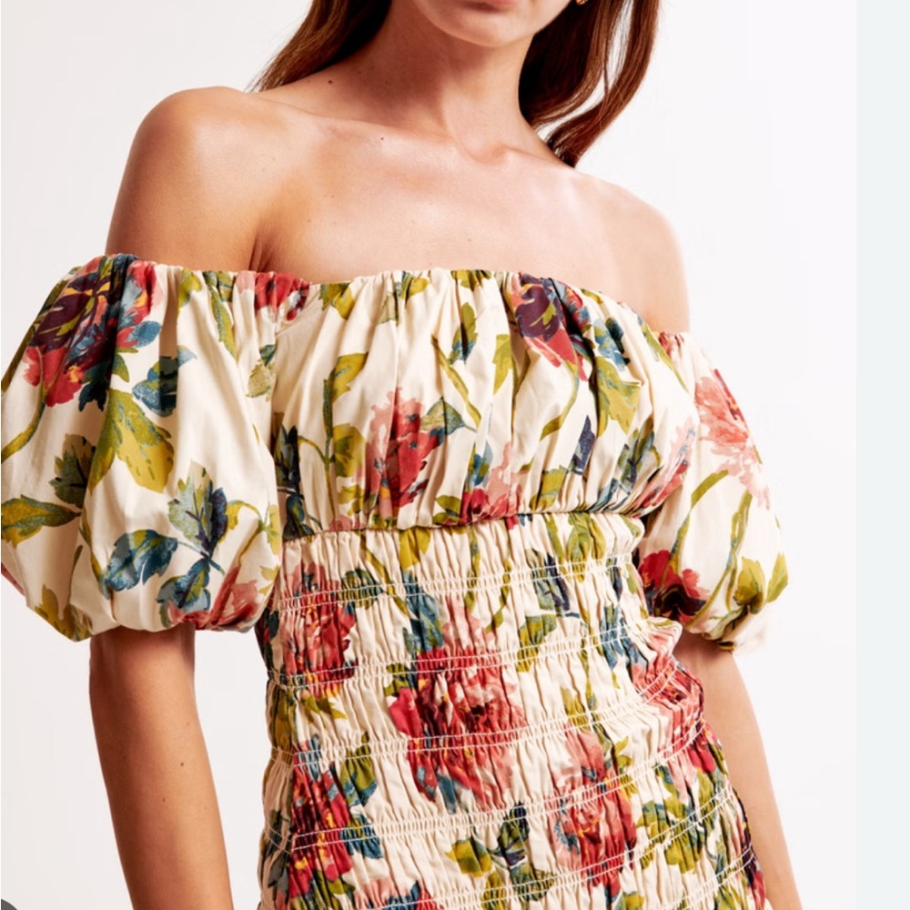 Abercrombie & Fitch Cream Smocked Off-Shoulder Maxi Dress - Picture 3 of 4
